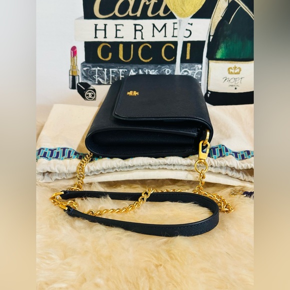 TORY BURCH Crossbody Bag w/Gold Plated Hardware 8 Card Slot Like New - Picture 9 of 11